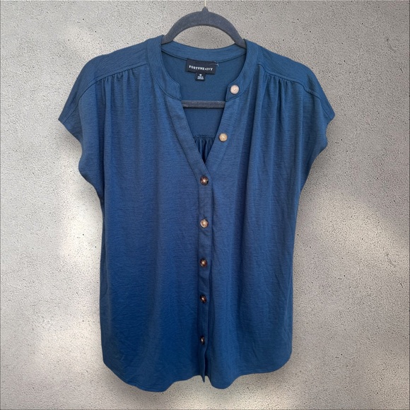 Fortune & Ivy Tops - NEW Fortune + Ivy x Stitch Fix blue blouse with button accents, medium